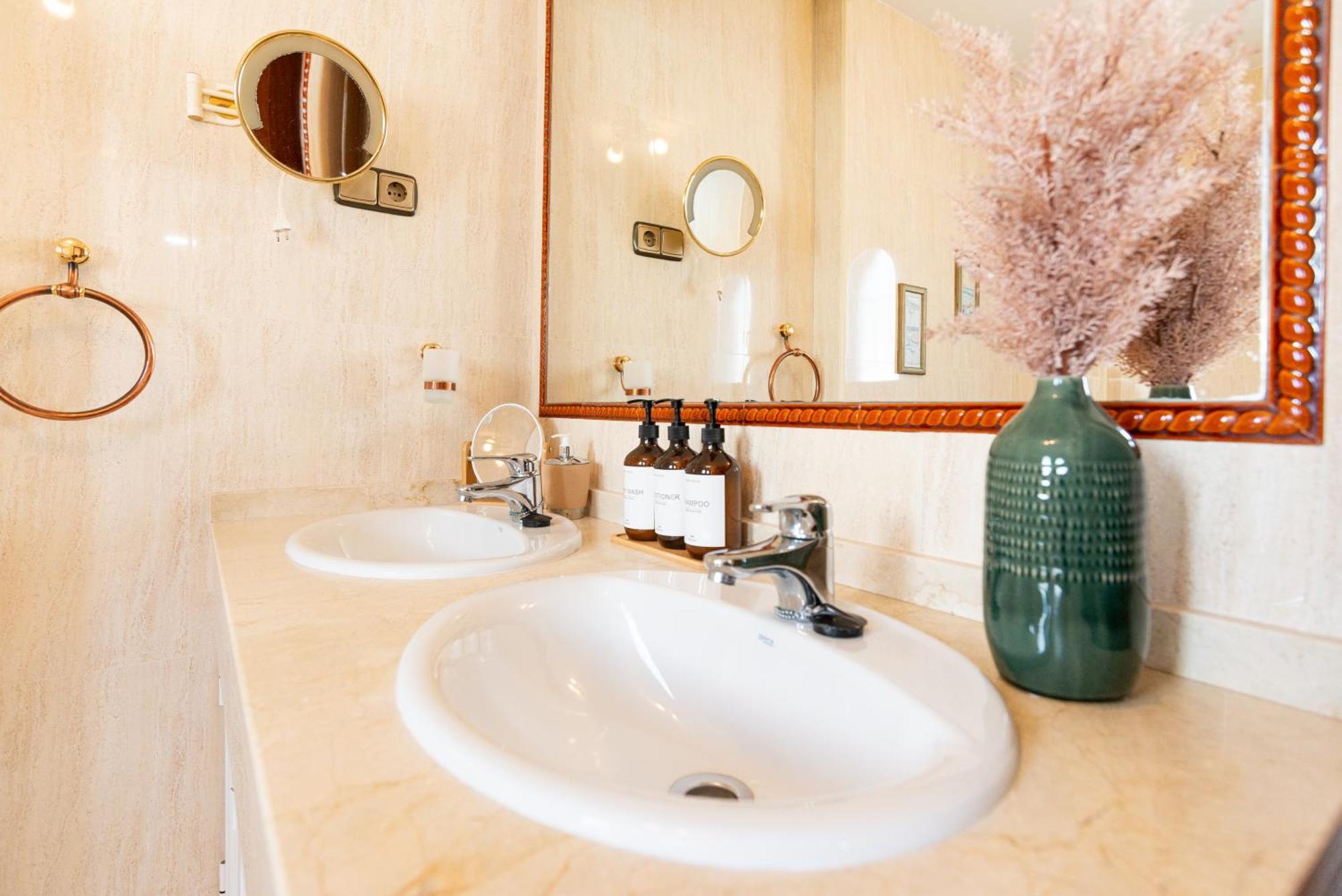 Villa Valentina - Renovated On Los Alamos Beach トレモリノス エクステリア 写真
